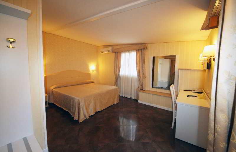 Saturnia Hotell 2*